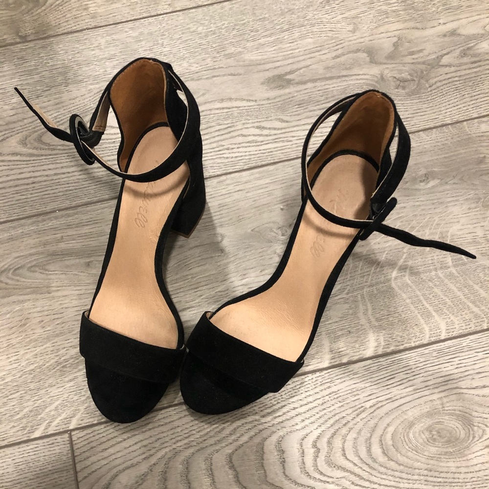 Madewell black suede strappy sandal shoes size 6